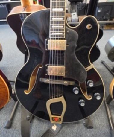 GUITAR/ELECTRIC MUSICAL INSTRUMENTS HAGSTROM HJ500, #M11020833; HAGSTROM HJ500 HOLLOWBODY W/ SOFT CASE