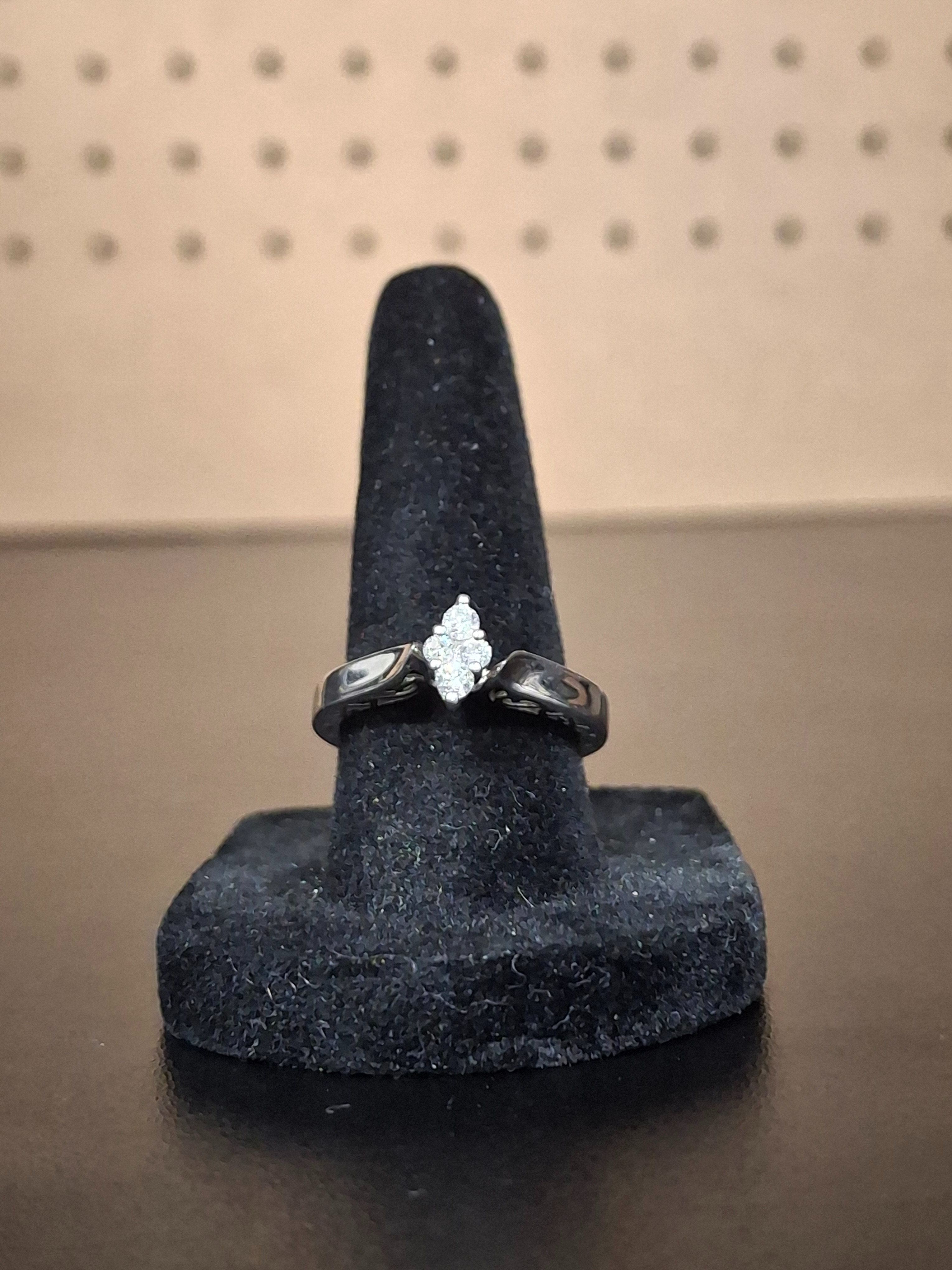 LADY'S GOLD RING: NA MODEL NA: 1.91DWT 10K-W/G