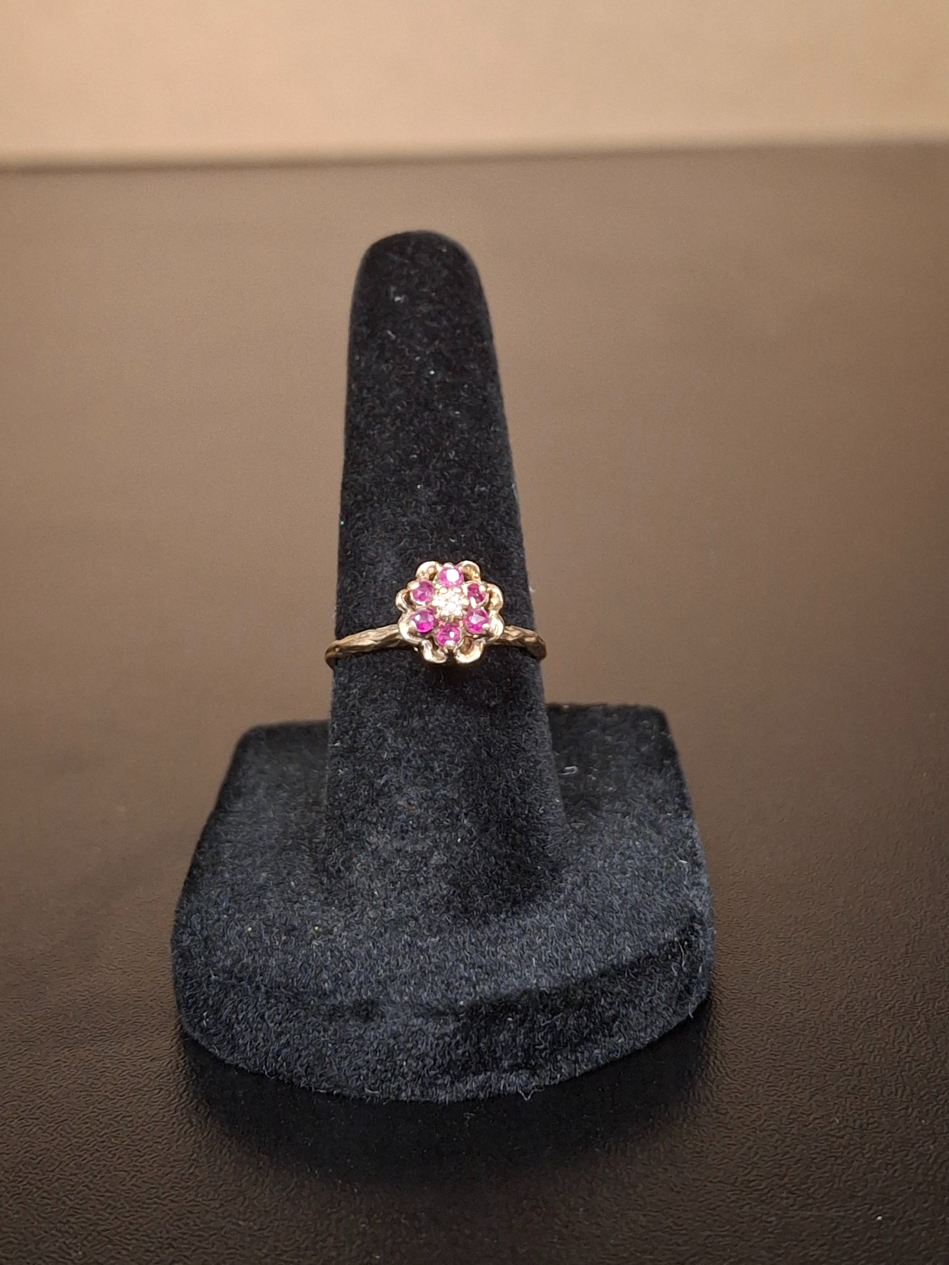 LADY'S GOLD RING: 1.15DWT 10K-Y/G