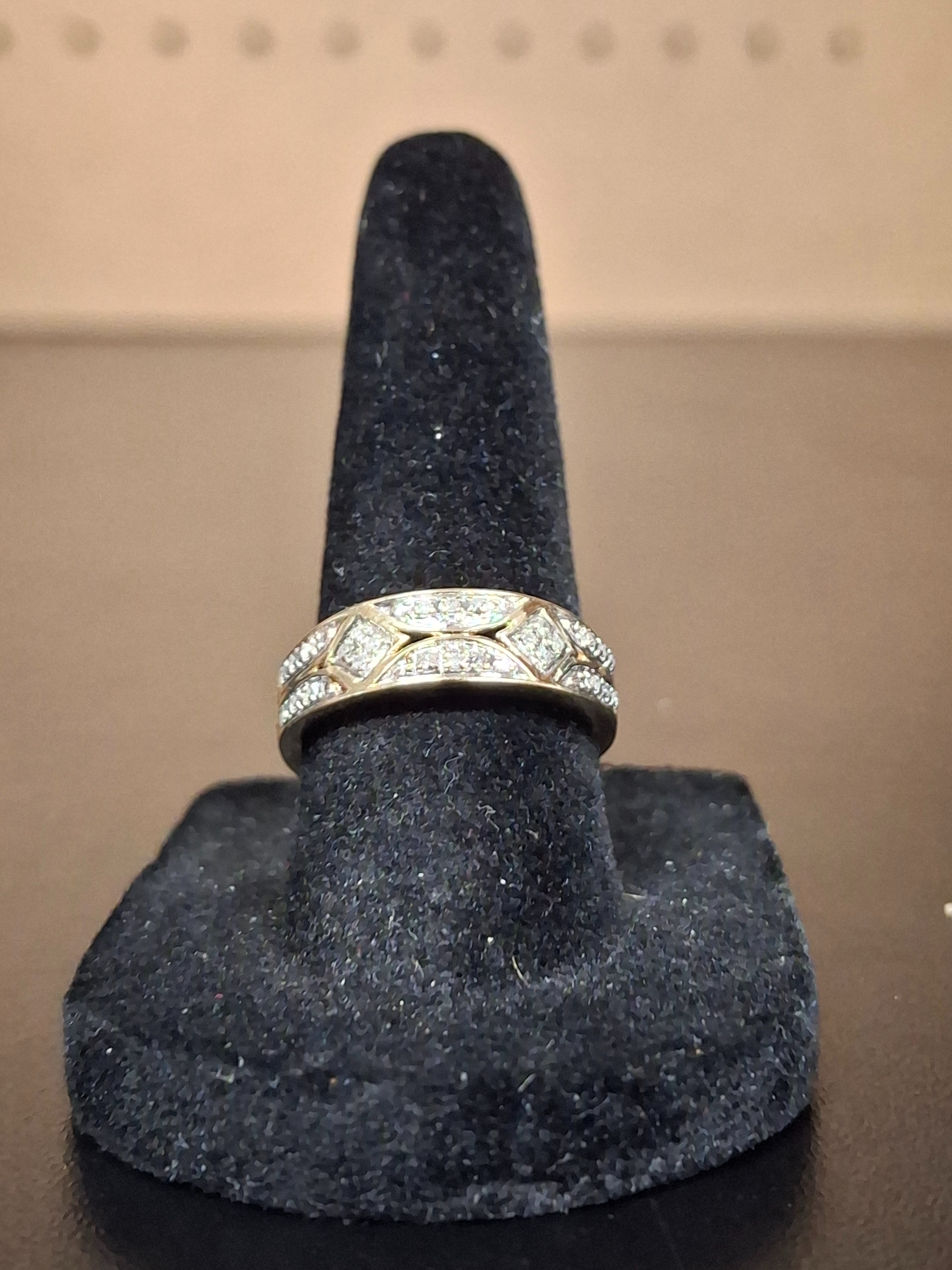 LADY'S GOLD RING: 1.28DWT 10K-Y/G