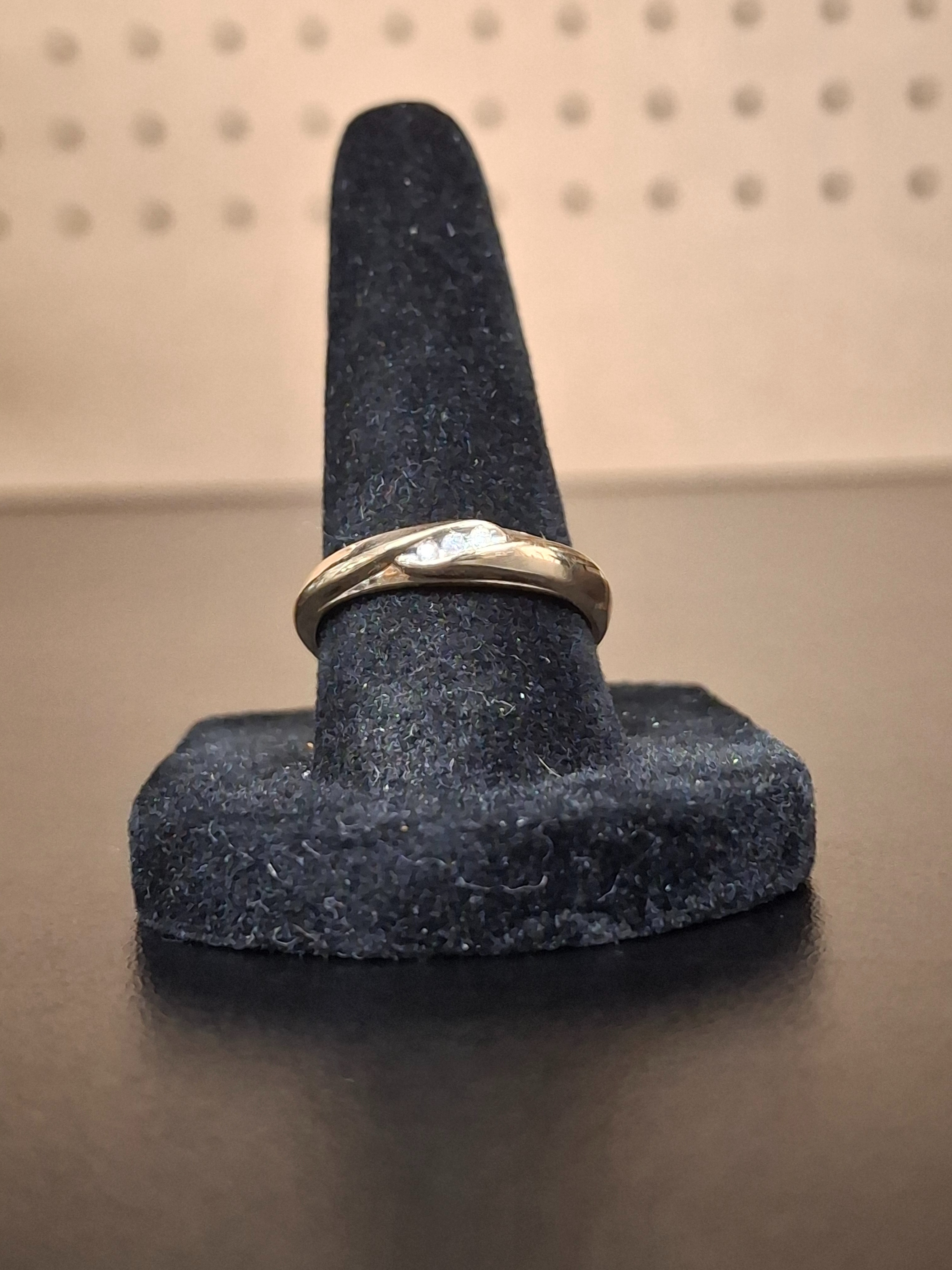 LADY'S GOLD RING: 0.97DWT 10K-Y/G