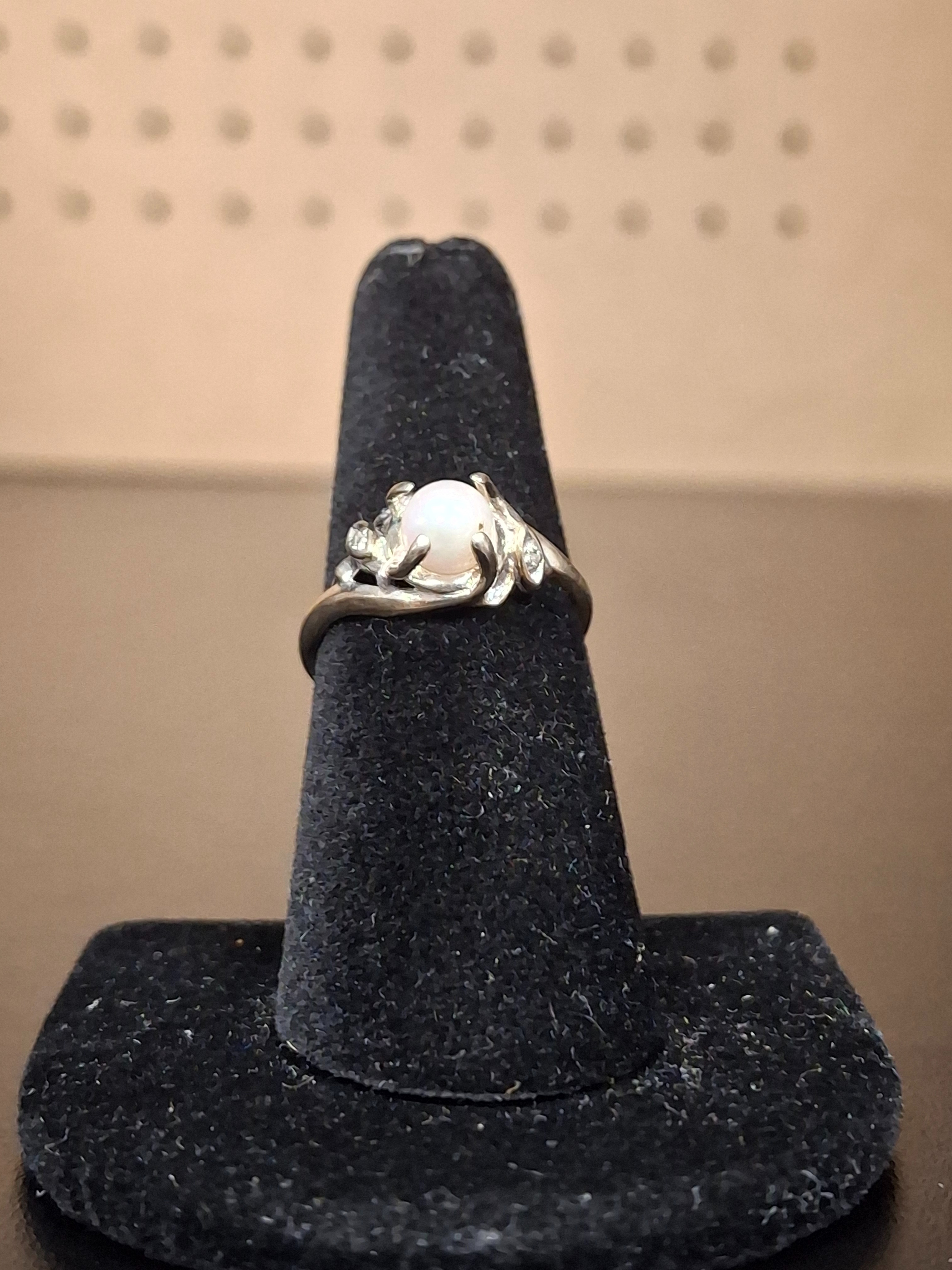 LADY'S GOLD RING: MODEL NA: 1.86DWT 10K-W/G
