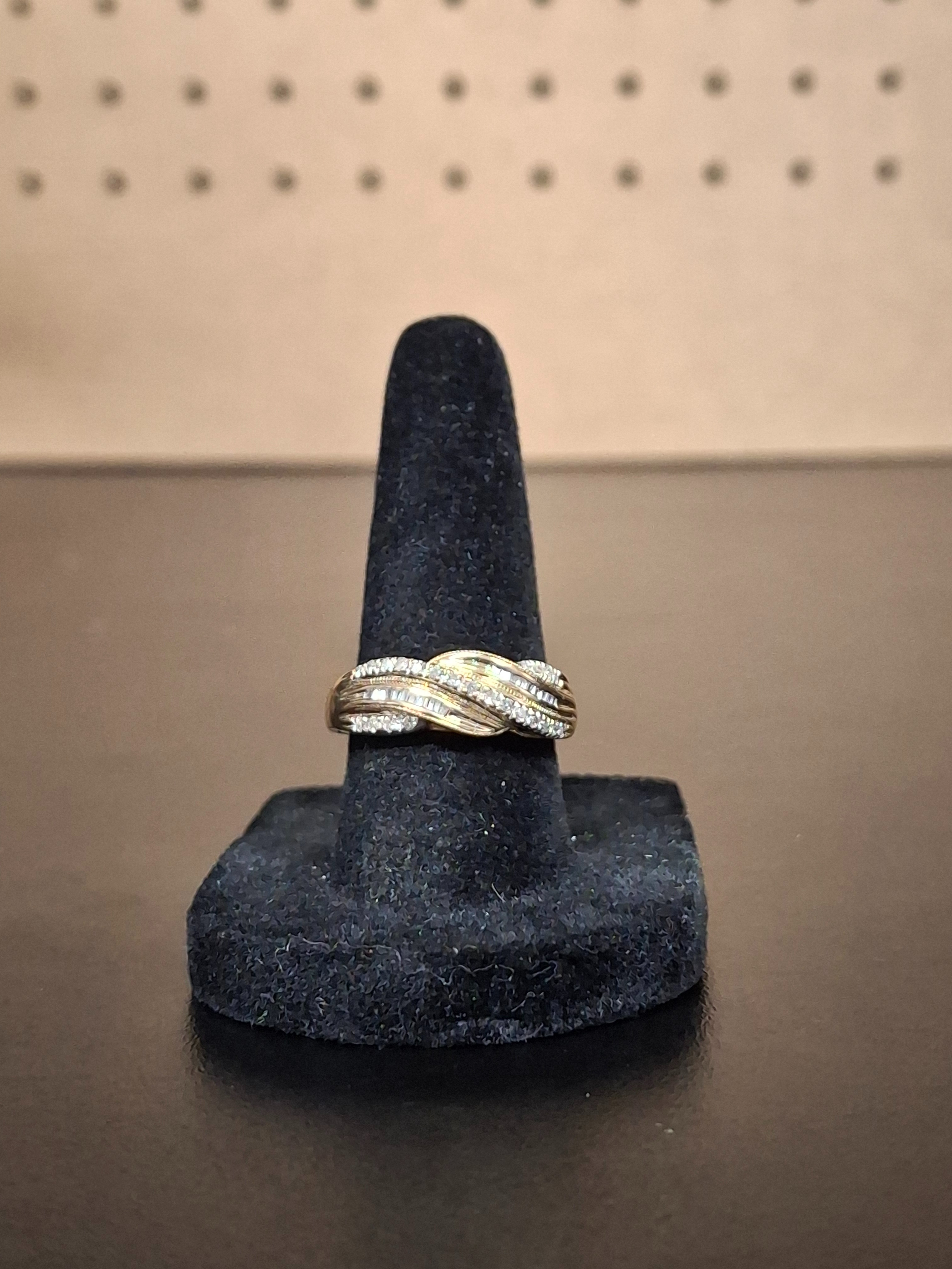 LADY'S GOLD RING: 1.91DWT 10K-Y/G