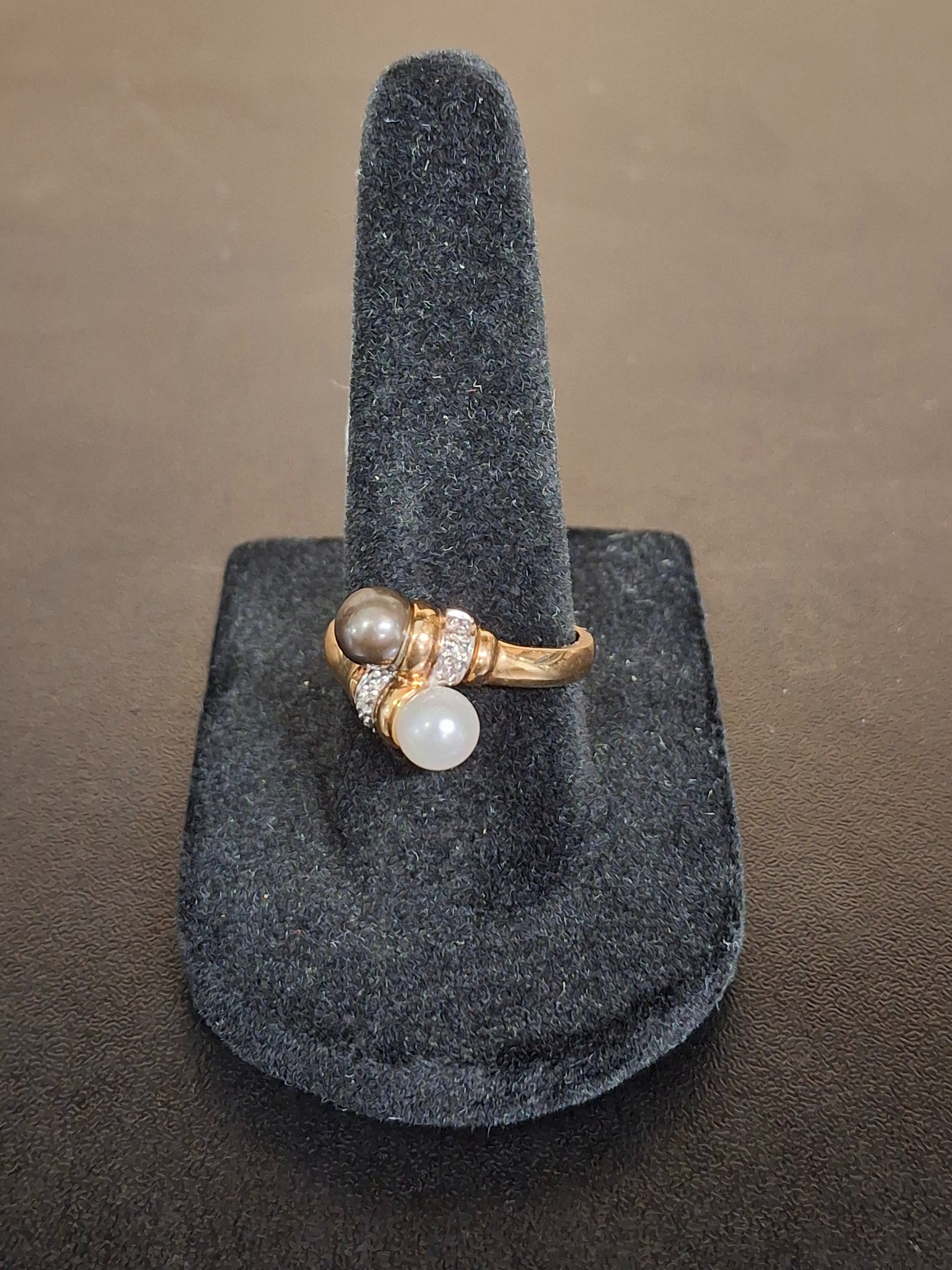 LADY'S GOLD RING: NA MODEL NA: 1.74DWT 10K-Y/G