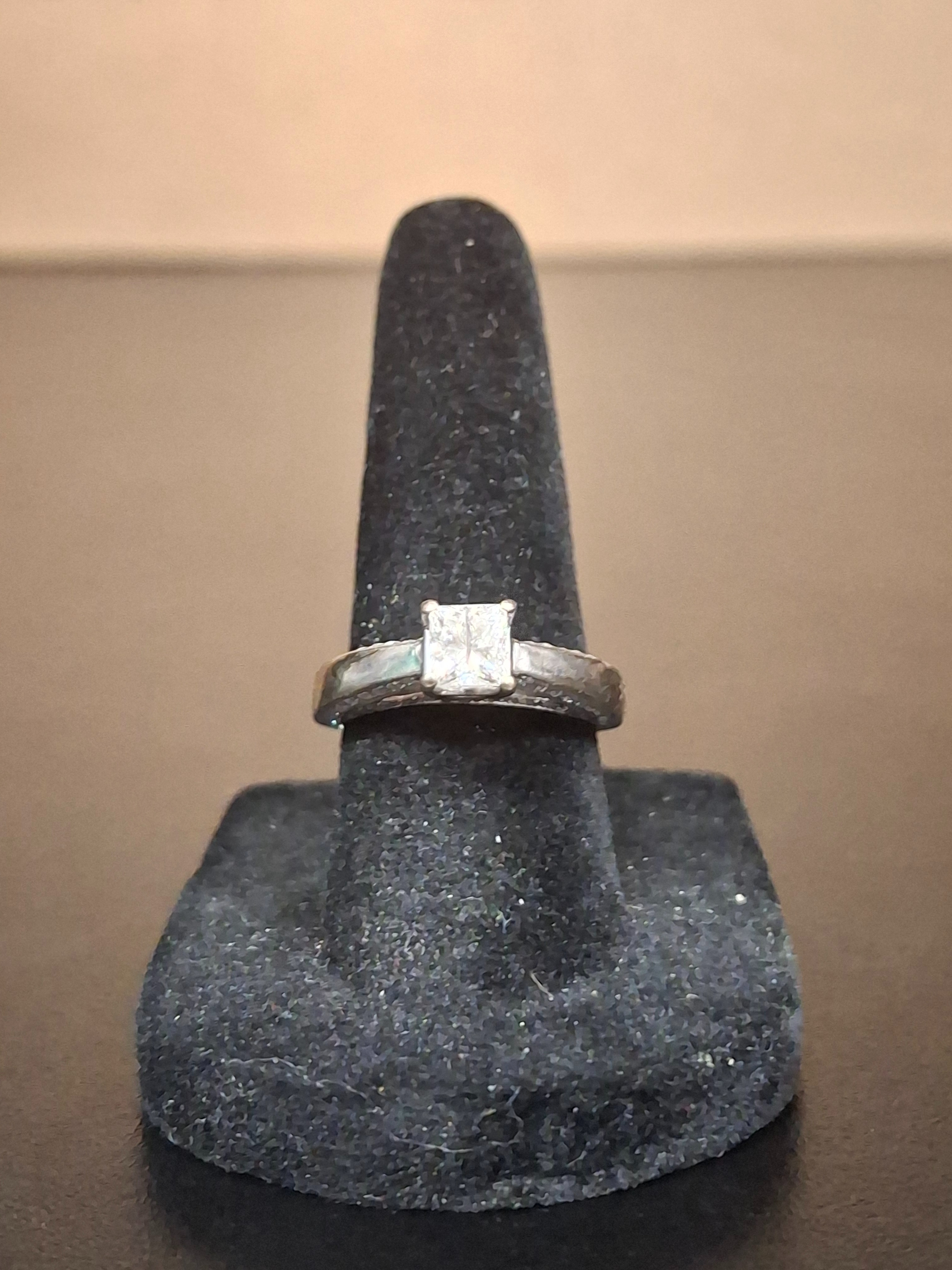 LADY'S GOLD RING: 2.75DWT 14K-W/G