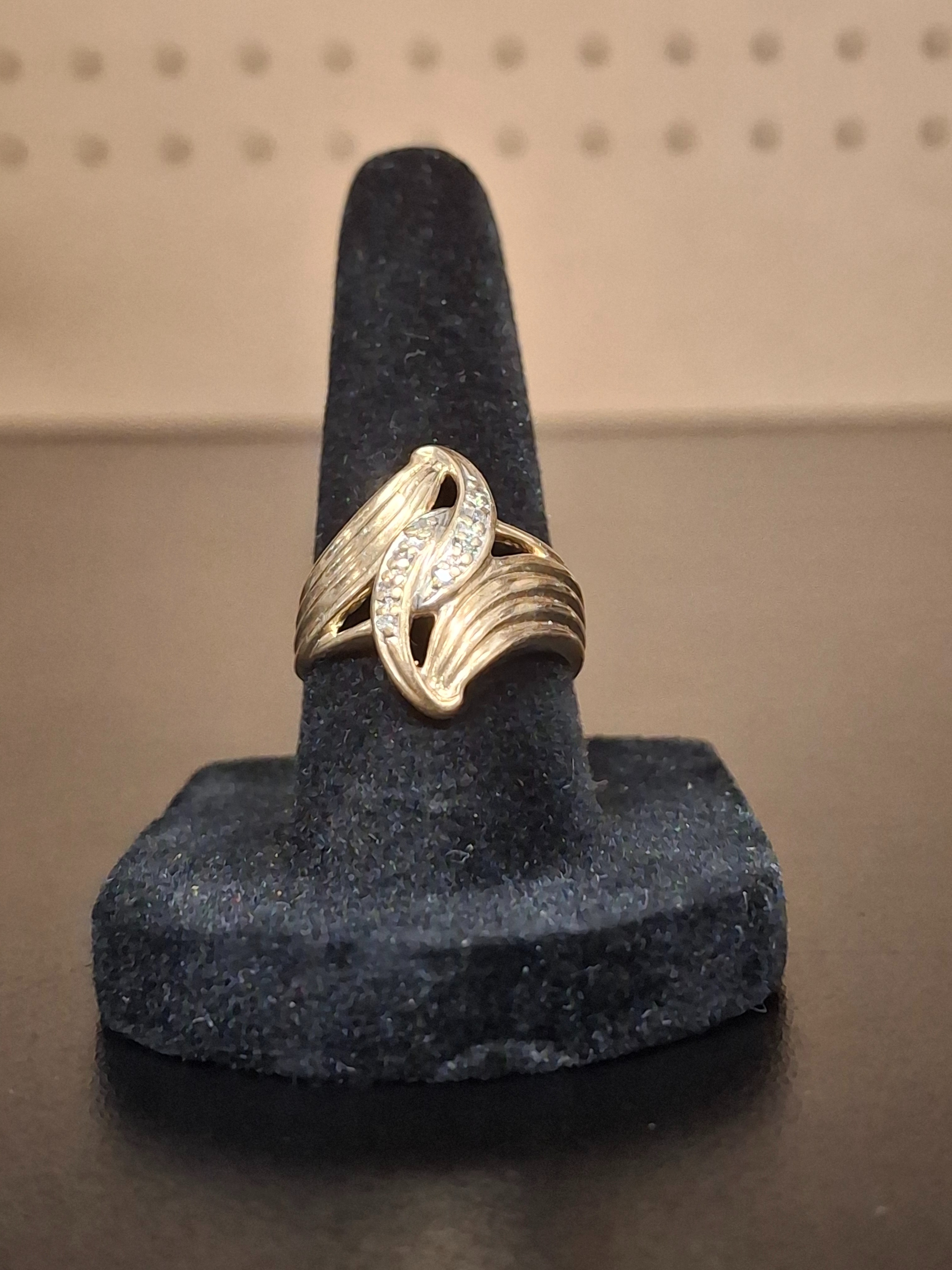 LADY'S GOLD RING: 2.56DWT 10K-Y/G