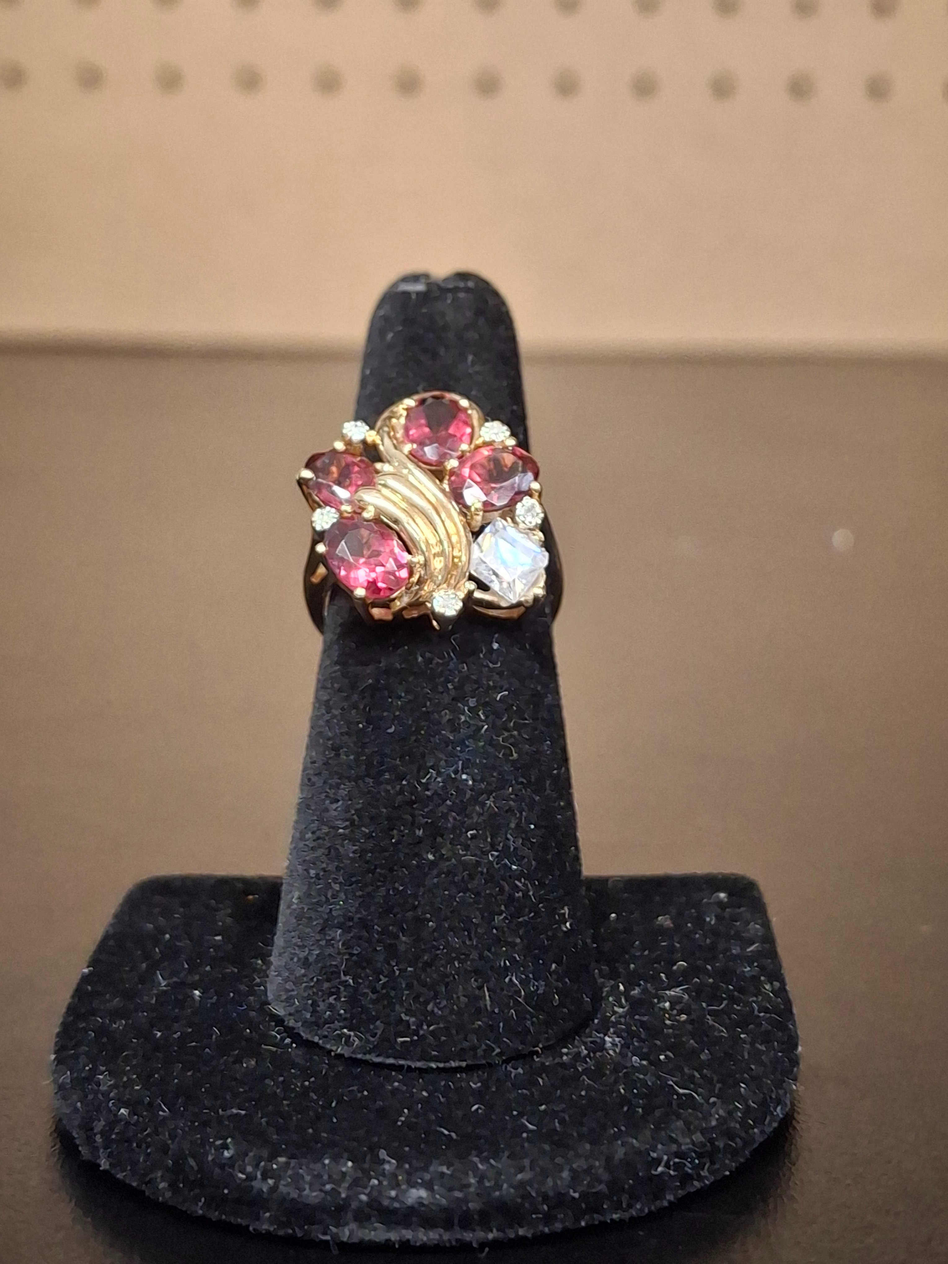 LADY'S GOLD RING: 3.43DWT 10K-Y/G