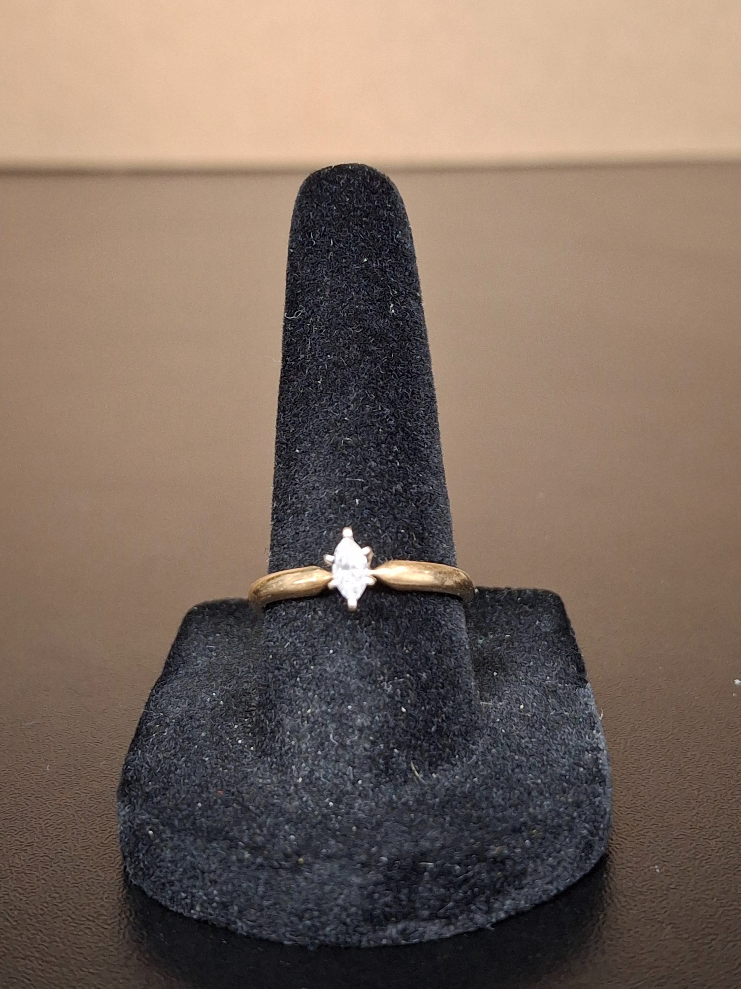 LADY'S GOLD RING: NA MODEL NA: 1.6DWT 14K-Y/G