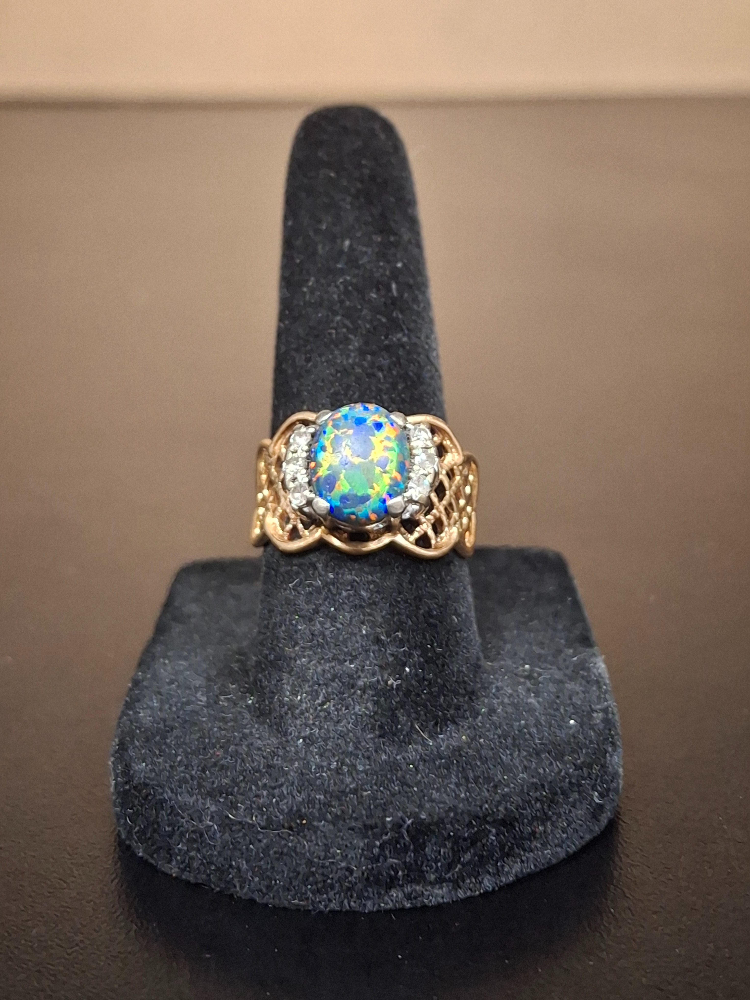 LADY'S GOLD RING: 3.76DWT 14K-Y/G