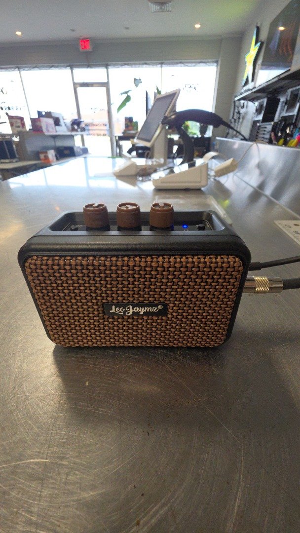 LEO JAYMZ PORTABLE GUITAR AMP