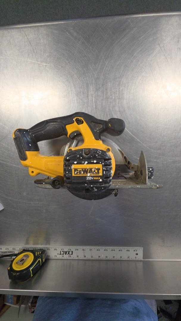 CIRCULAR SAW: DEWALT MODEL DCS393 CIRCULAR SAW, CORDLESS - BATTER OPERATED, TOOL ONLY