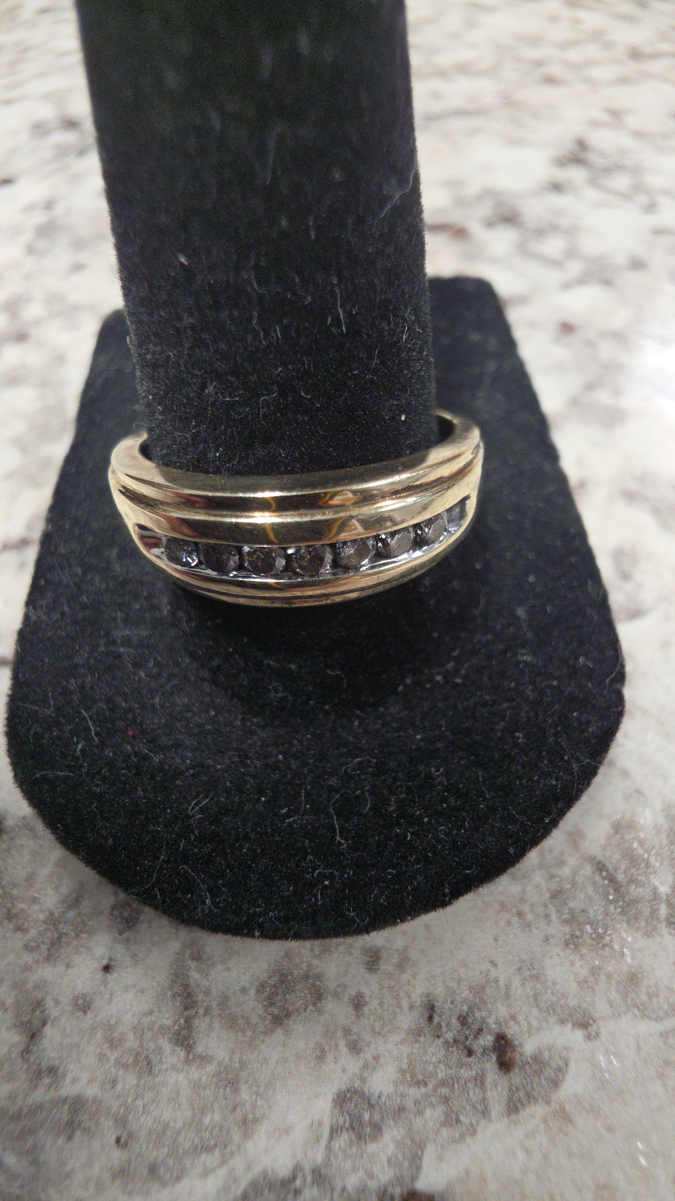 GENT'S GOLD RING: 1.93DWT 10K-Y/G, MANS CHANNEL SET BAND