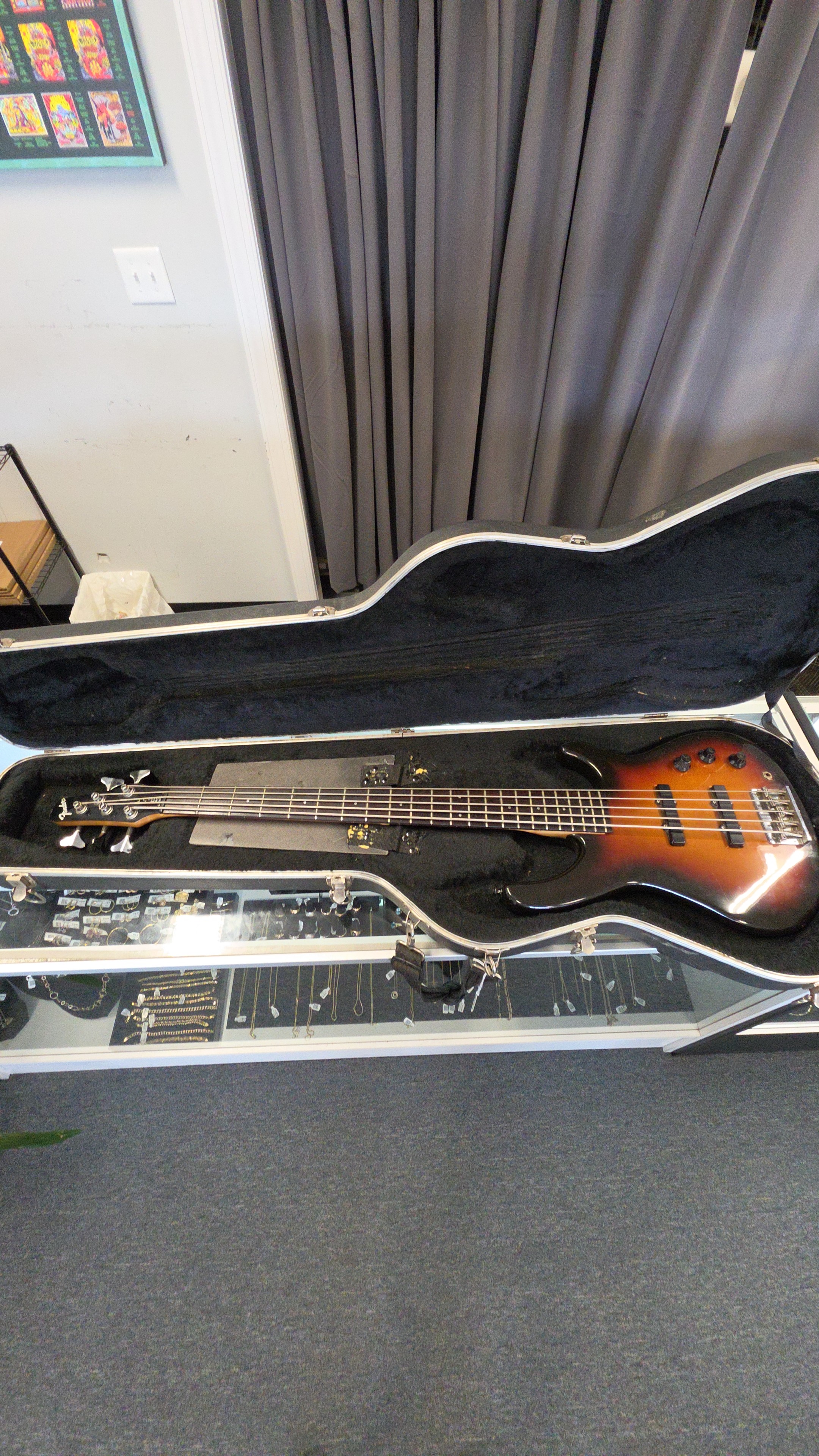 BASS GUITAR: FENDER MODEL MB-5 BASS 5-STRING, SERIAL NUMBER S032112, SEVERAL DINGS, CASE IS BATTERED