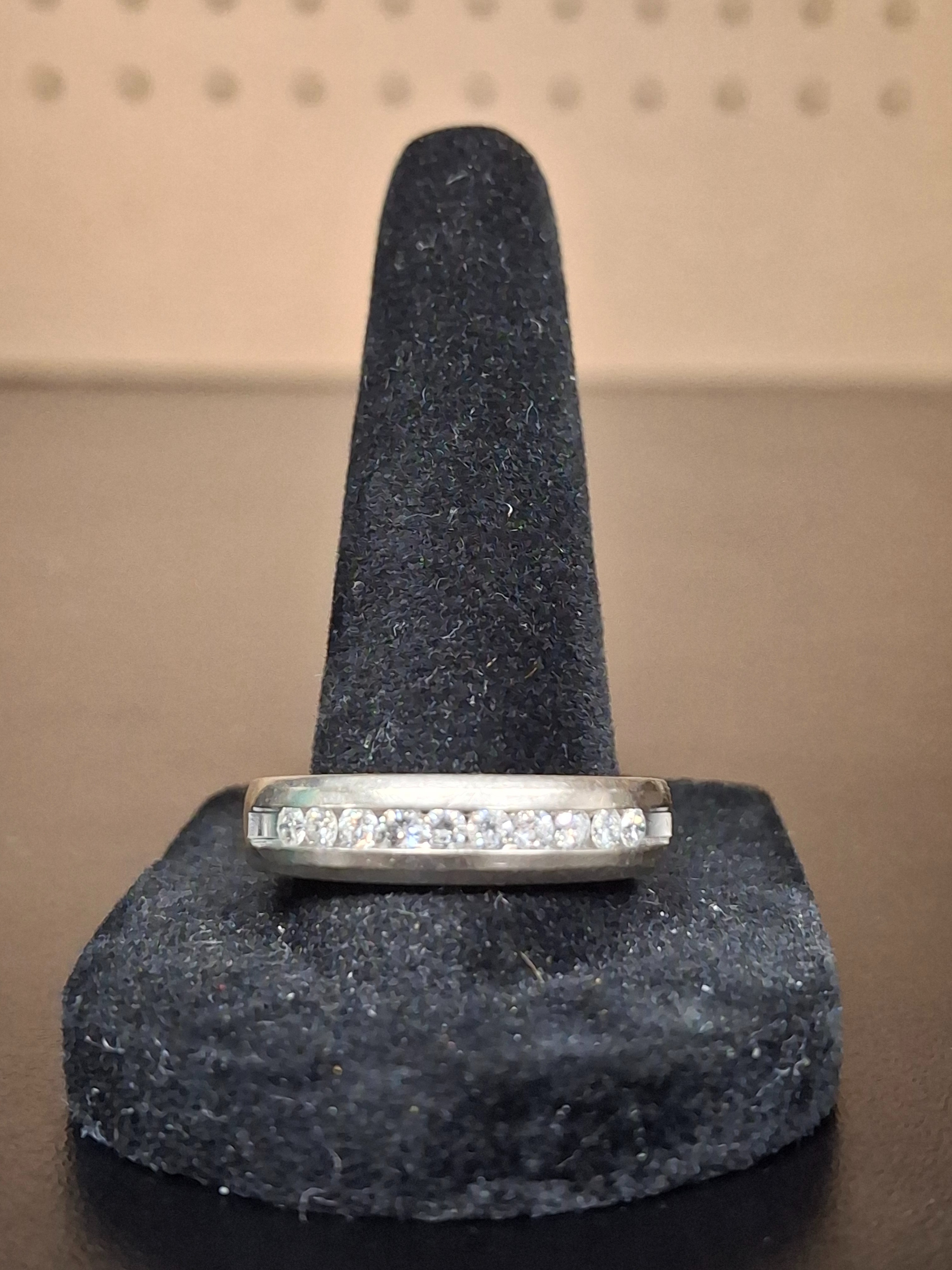 GENT'S GOLD RING: 4DWT 14K-W/G, MANS WG RING W/ 10 STONES