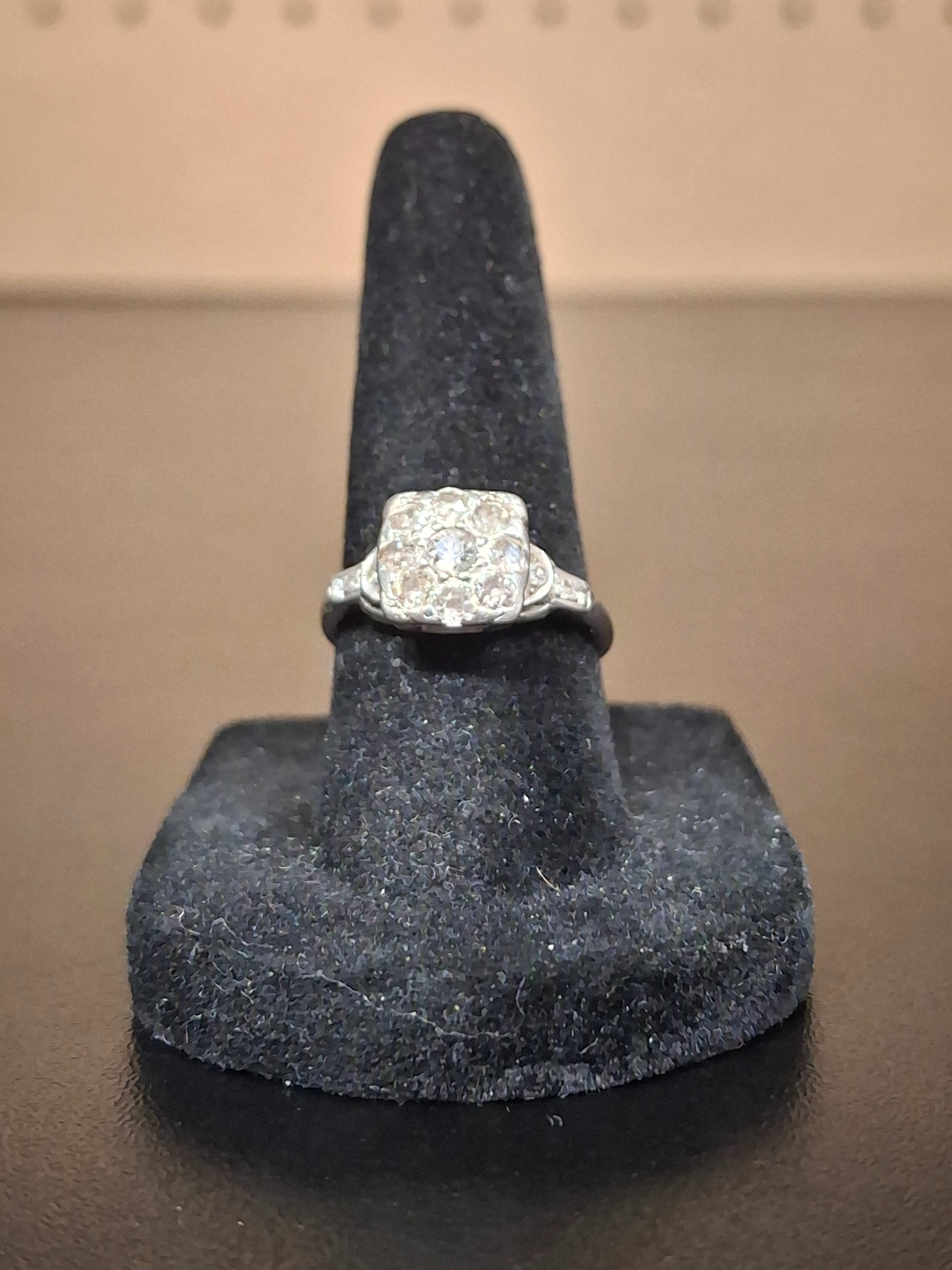 LADY'S PLATINUM DIAMOND CLUSTER: 2.13DWT PLAT-950, 1-ROUND BRILLIANT CUT DIAMOND 0.05CTW