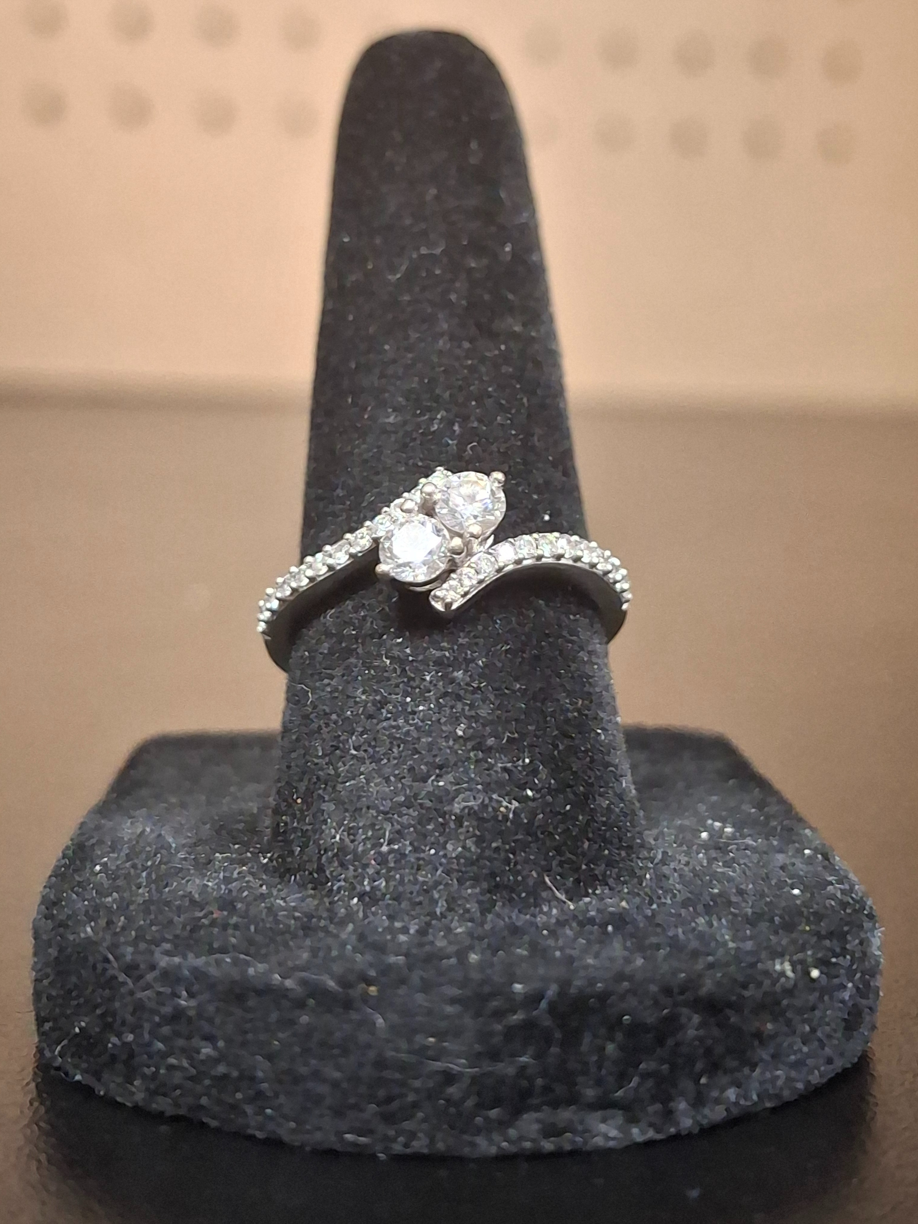 LADY'S DIAMOND SOLITAIRE RING: 1.47DWT 14K-W/G, 2-ROUND BRILLIANT CUT DIAMOND 0.14CTW, 2 DIA FOREVER RING