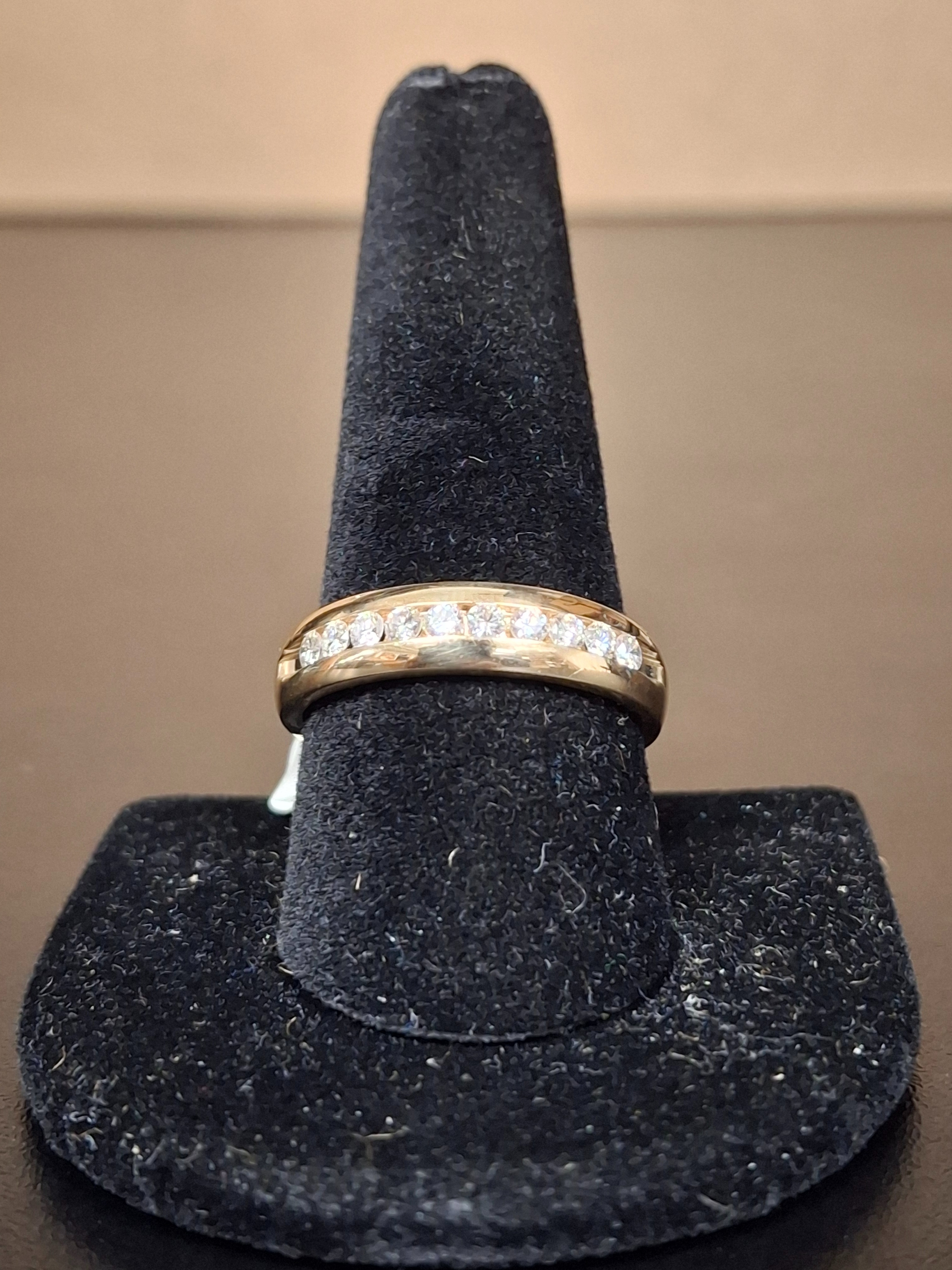 GENT'S GOLD-DIAMOND WEDDING BAND: 4.12DWT 14K-Y/G, 10-ROUND BRILLIANT CUT DIAMOND 1.00CTW