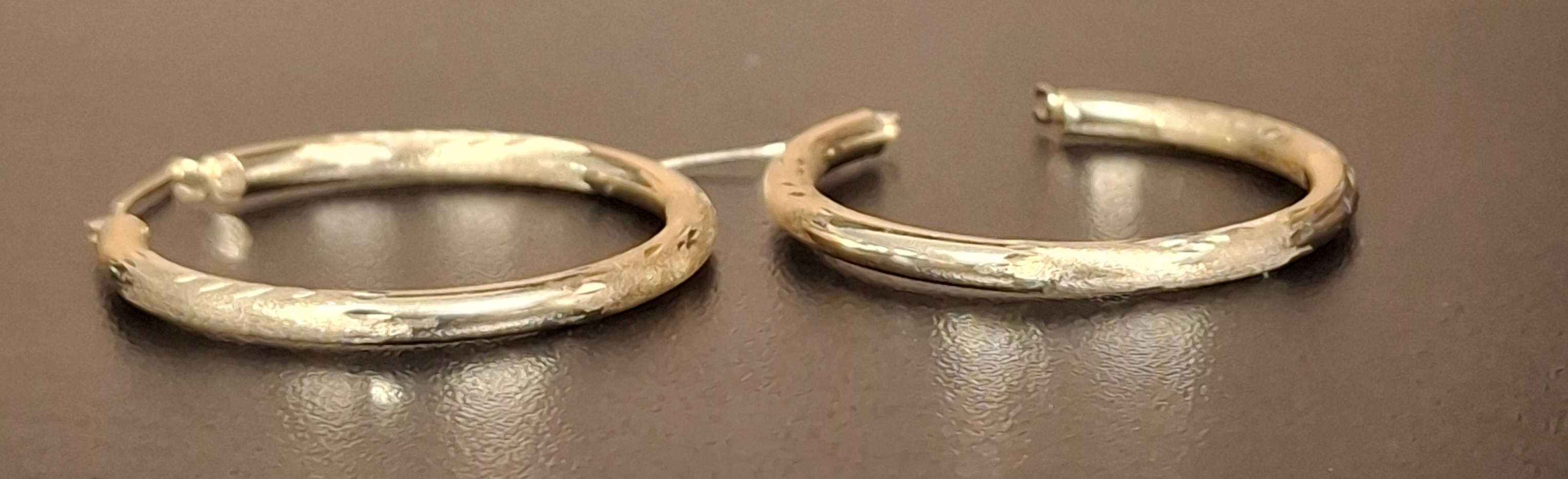 GOLD EARRINGS: 0.87DWT 10K-Y/G, PR HOOP EARRINGS