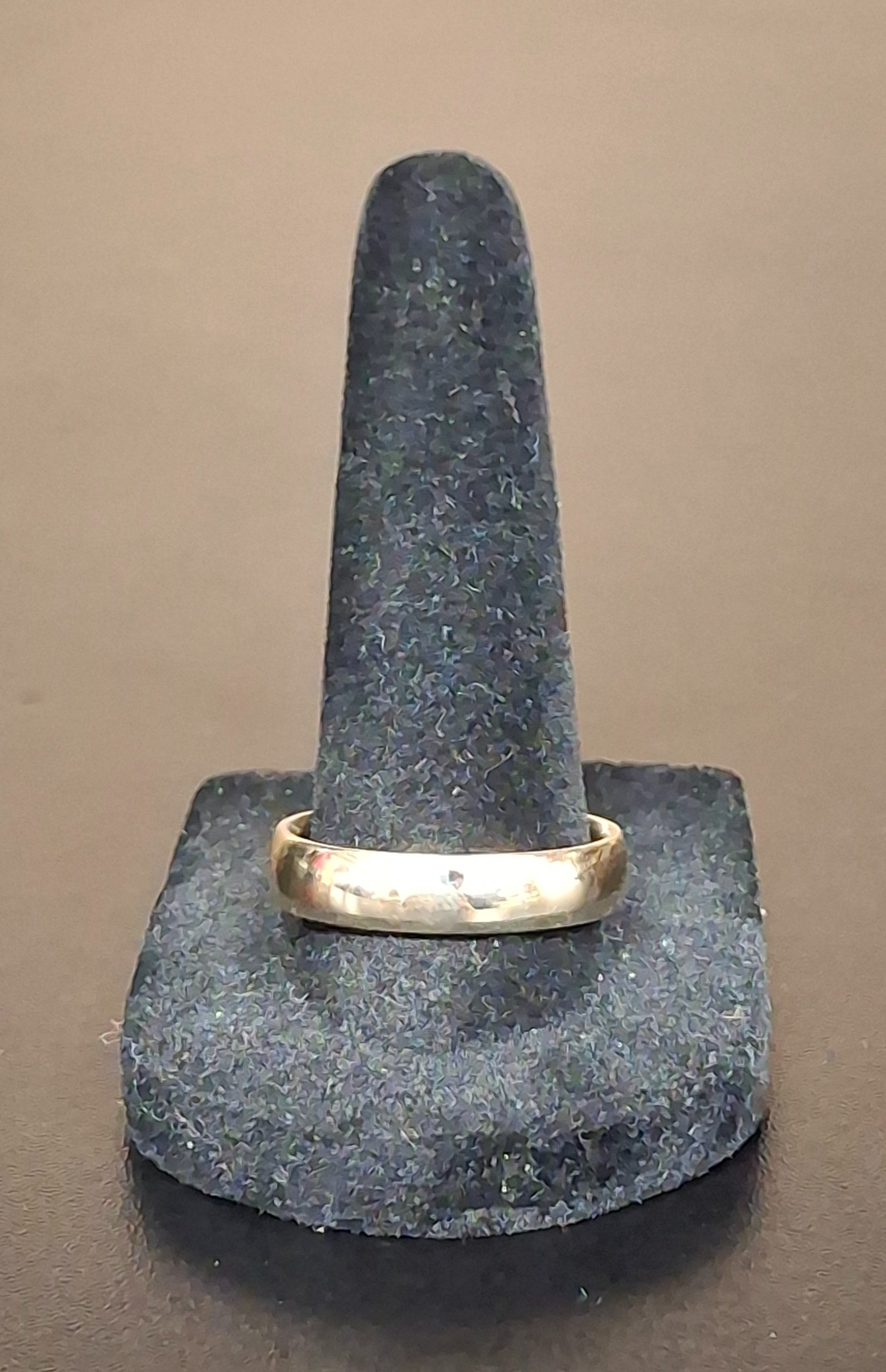 GENT'S GOLD WEDDING BAND: 4.07DWT 14K-Y/G
