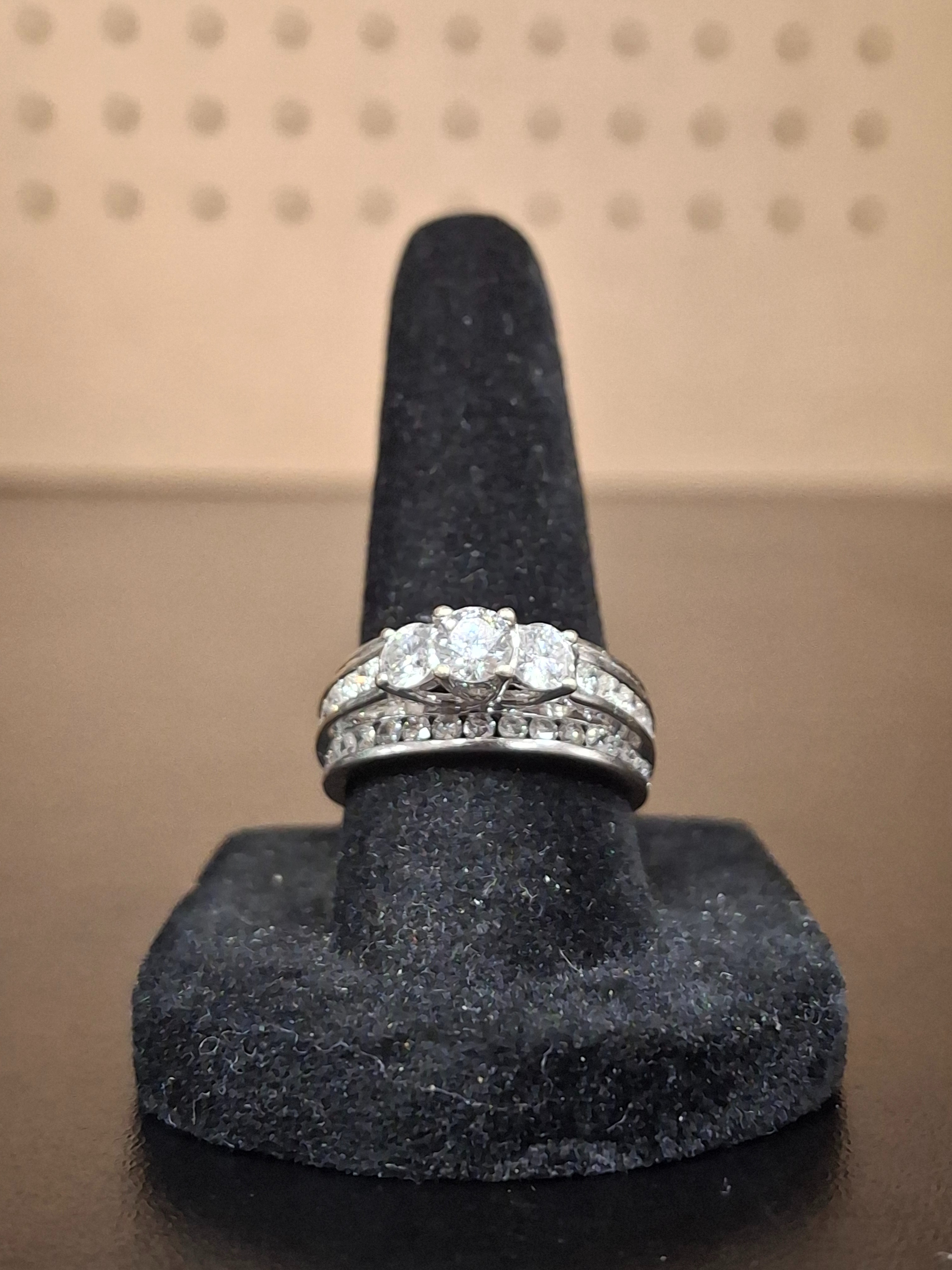 LADY'S DIAMOND WEDDING BAND: 3.87DWT 14K-W/G, 1-ROUND BRILLIANT CUT DIAMOND 0.25CTW, 2-ROUND BRILLIANT CUT DIAMOND 0.40CTW, 30-ROUND BRILLIANT CUT DIAMOND 1.50CTW